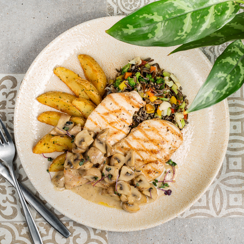 Куриное филе с грибным соусом