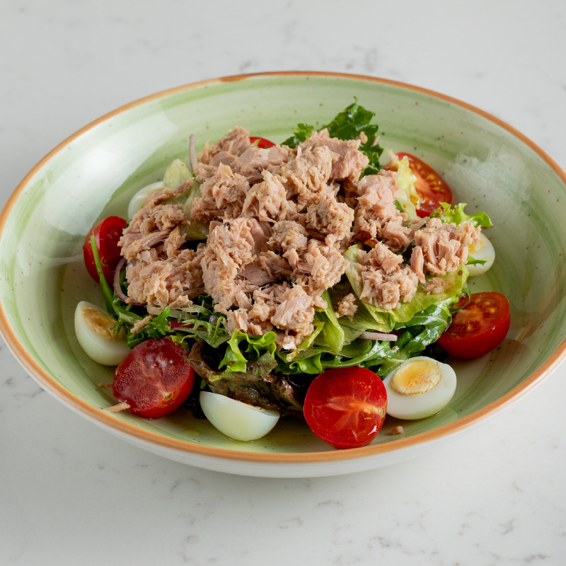 Салат с тунцом