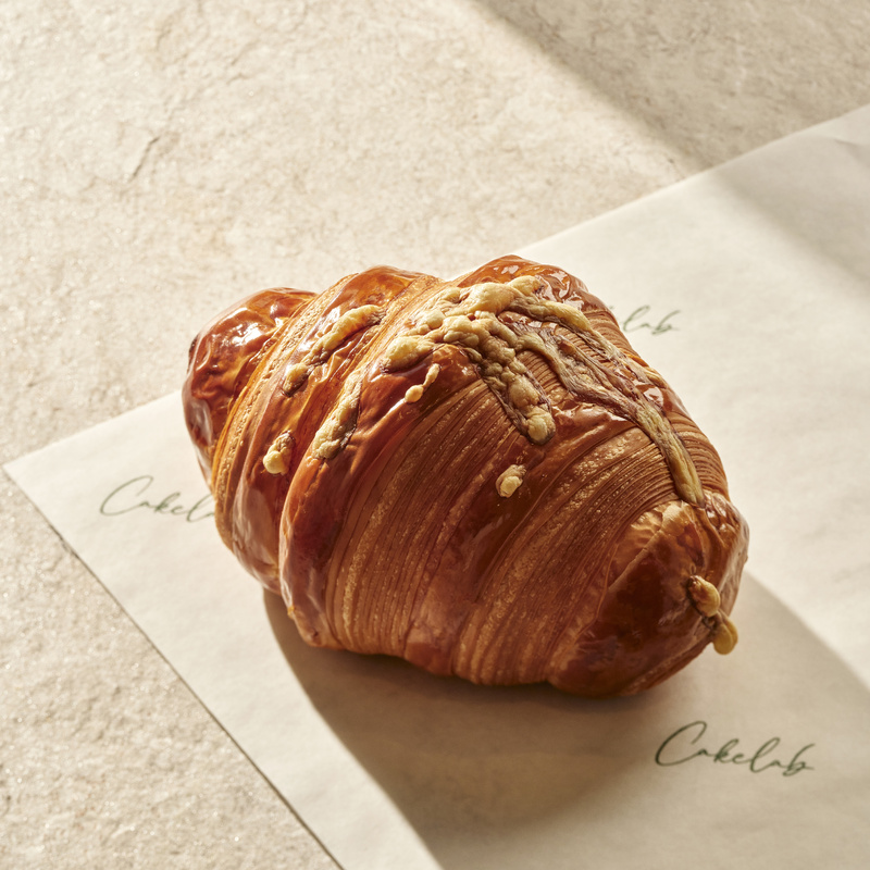 Kurva go'shti va pishloqli Kruassan