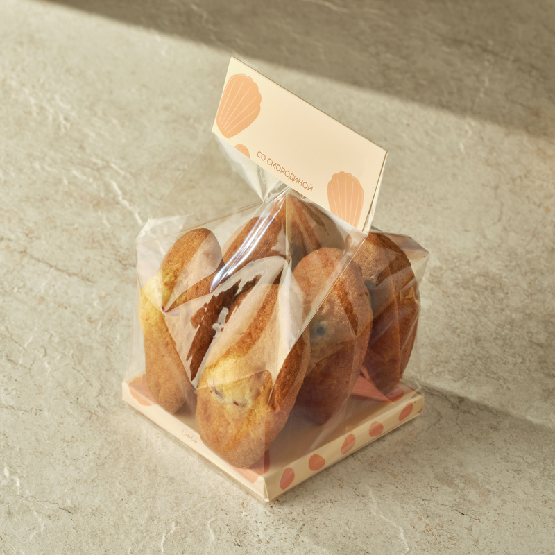 Blackcurrant Madeleine